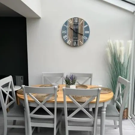Nyaraló Charm ,3 Bedrooms , 4 Beds,2 Bathrooms