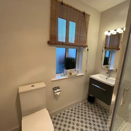 Charm ,3 Bedrooms , 4 Beds,2 Bathrooms Prázdninový dům