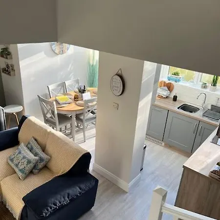 Charm ,3 Bedrooms , 4 Beds,2 Bathrooms Nyaraló *