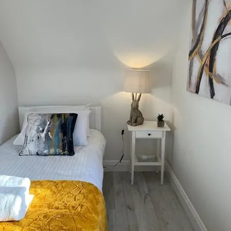 Charm ,3 Bedrooms , 4 Beds,2 Bathrooms * Clifden