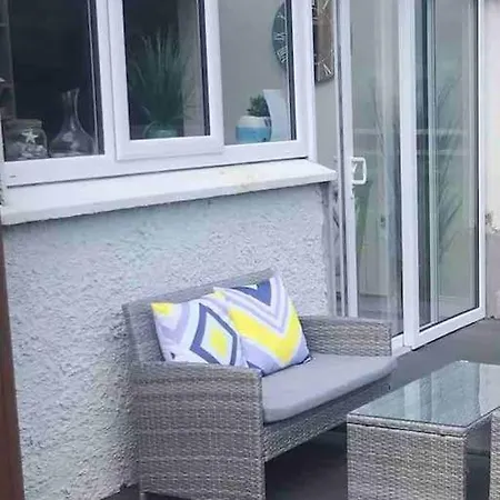 Nyaraló Charm ,3 Bedrooms , 4 Beds,2 Bathrooms Clifden