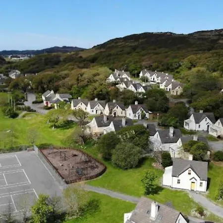 Charm ,3 Bedrooms , 4 Beds,2 Bathrooms Clifden